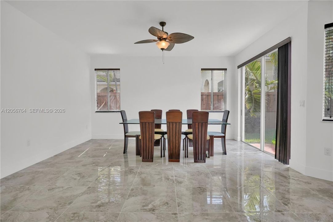 En Venta: $750,000 (5 camas, 3 baños, 3575 Pies cuadrados)