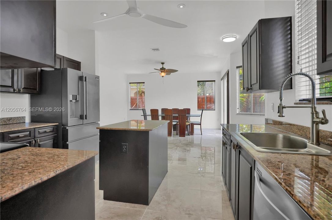En Venta: $750,000 (5 camas, 3 baños, 3575 Pies cuadrados)