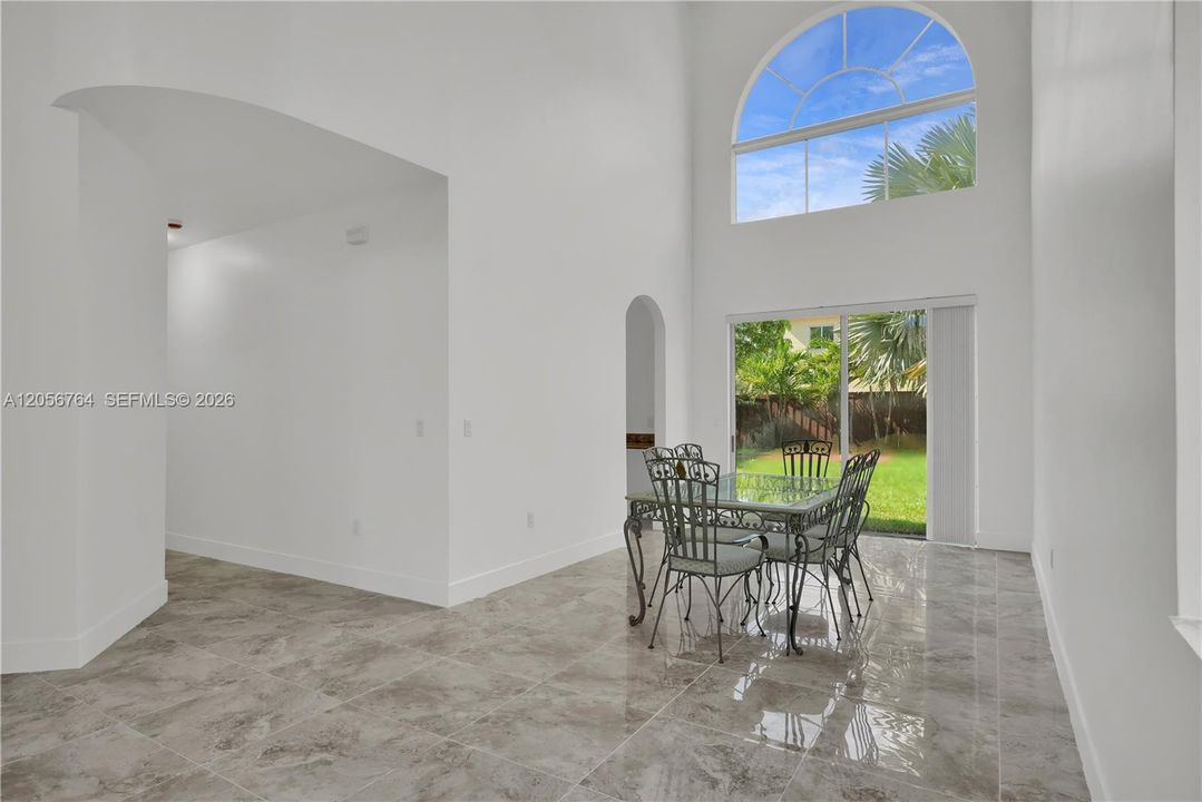 En Venta: $750,000 (5 camas, 3 baños, 3575 Pies cuadrados)