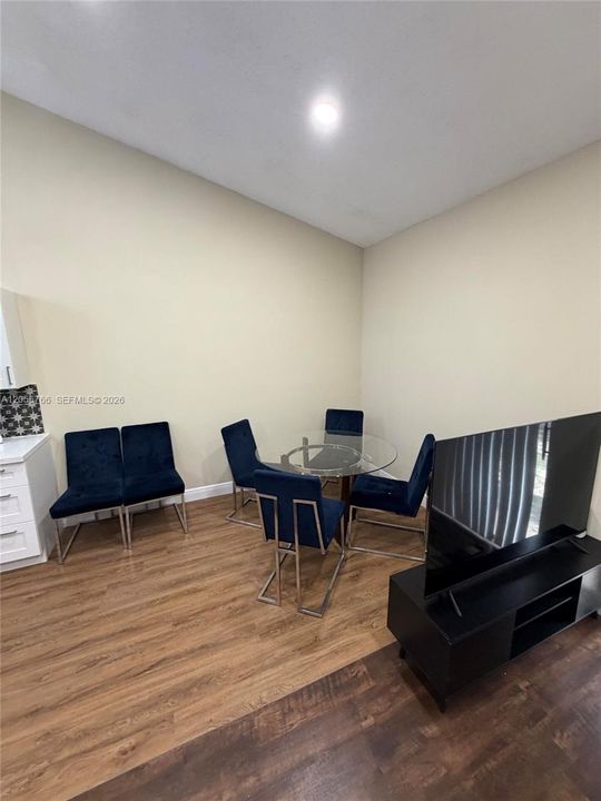 For Sale: $327,000 (2 beds, 2 baths, 1139 Square Feet)