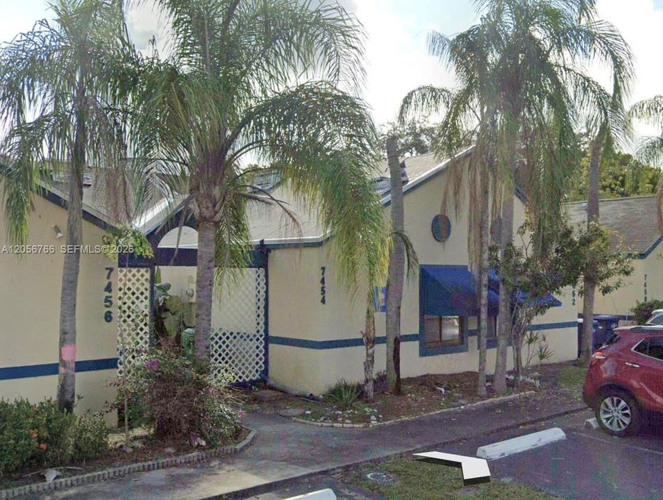 For Sale: $327,000 (2 beds, 2 baths, 1139 Square Feet)