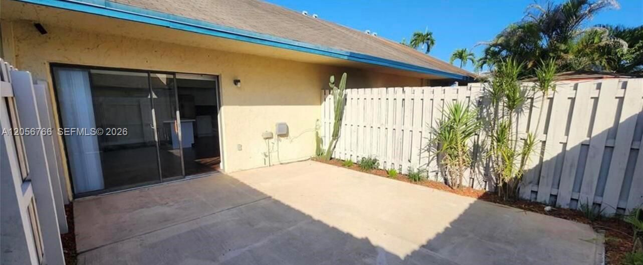 For Sale: $327,000 (2 beds, 2 baths, 1139 Square Feet)