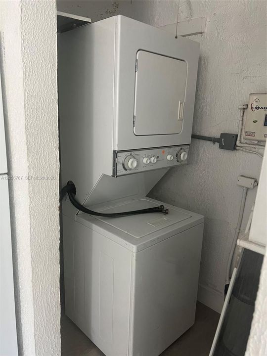 For Rent: $2,200 (2 beds, 1 baths, 780 Square Feet)