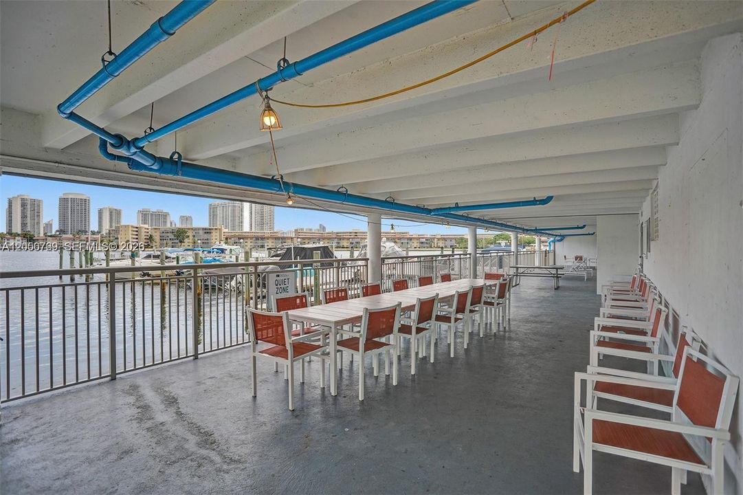 For Rent: $2,000 (1 beds, 1 baths, 1005 Square Feet)