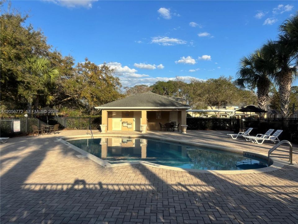For Rent: $2,250 (3 beds, 2 baths, 1372 Square Feet)