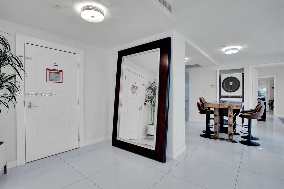 En Venta: $1,099,000 (2 camas, 2 baños, 1387 Pies cuadrados)
