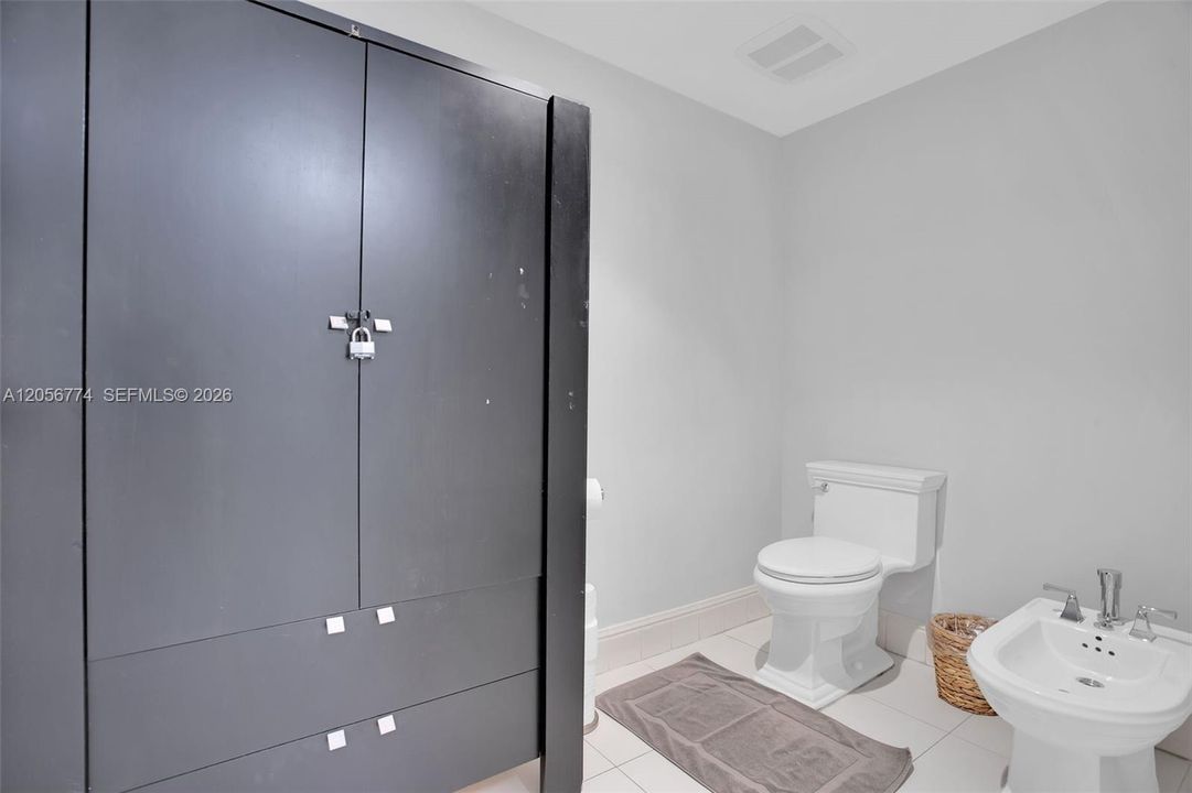 En Venta: $1,099,000 (2 camas, 2 baños, 1387 Pies cuadrados)