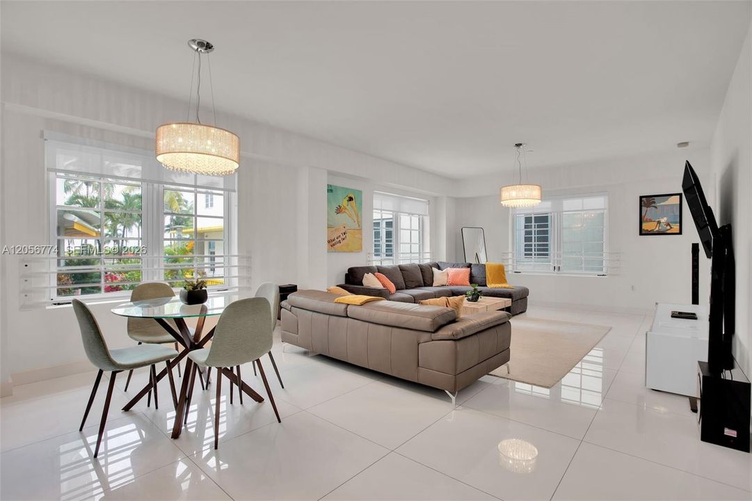En Venta: $1,099,000 (2 camas, 2 baños, 1387 Pies cuadrados)