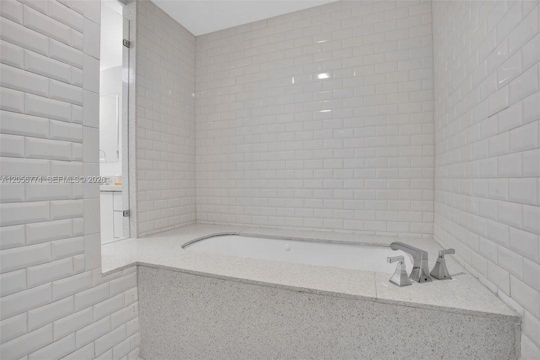 En Venta: $1,099,000 (2 camas, 2 baños, 1387 Pies cuadrados)