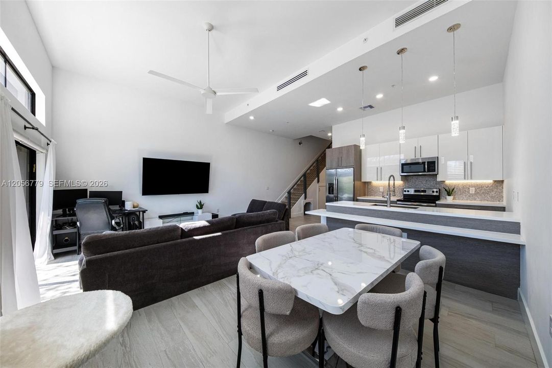En Venta: $499,900 (3 camas, 2 baños, 1616 Pies cuadrados)