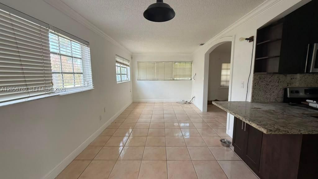 For Rent: $3,650 (3 beds, 2 baths, 1518 Square Feet)