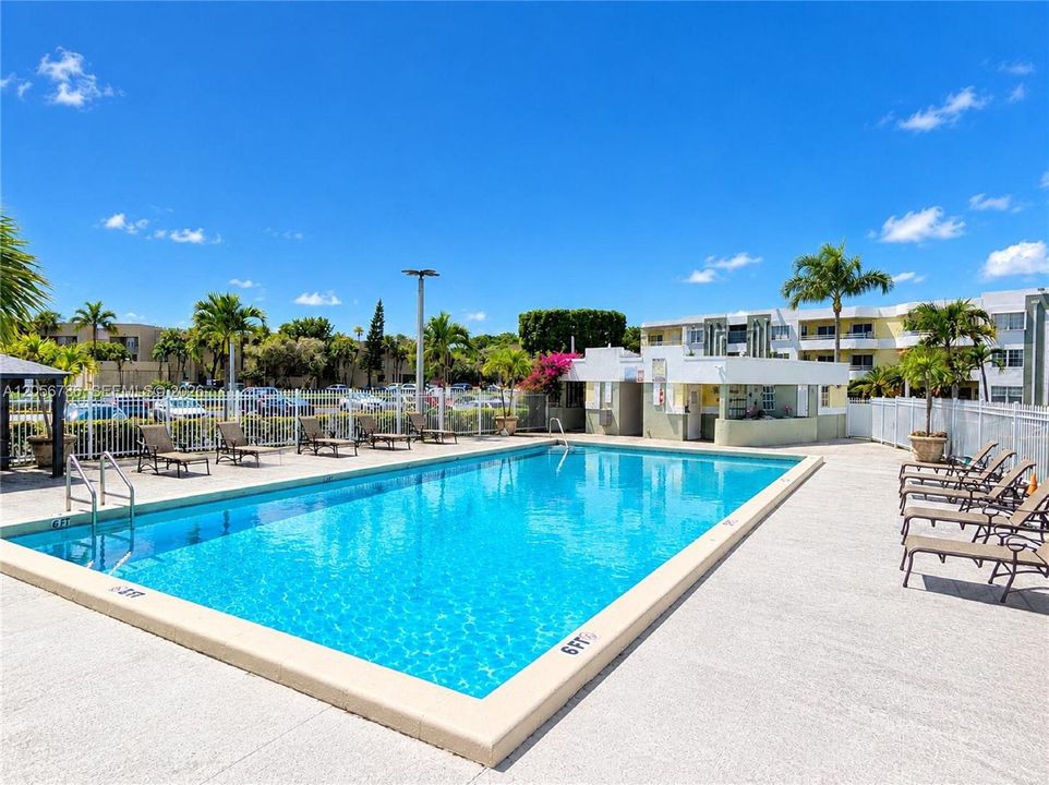 Active With Contract: $1,850 (1 beds, 1 baths, 754 Square Feet)