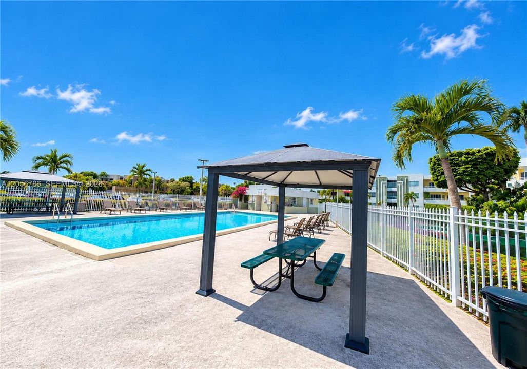 Active With Contract: $1,850 (1 beds, 1 baths, 754 Square Feet)