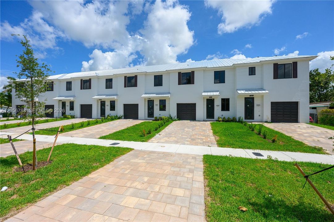 En Renta: $3,250 (3 camas, 3 baños, 1810 Pies cuadrados)