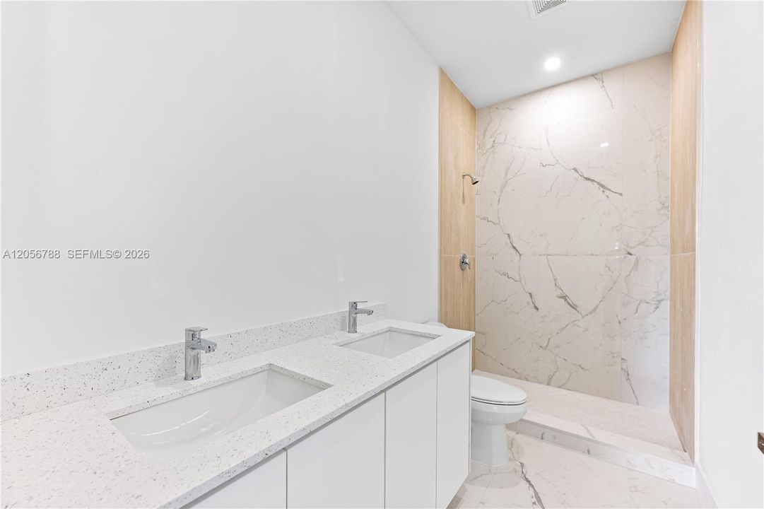 En Renta: $3,250 (3 camas, 3 baños, 1810 Pies cuadrados)