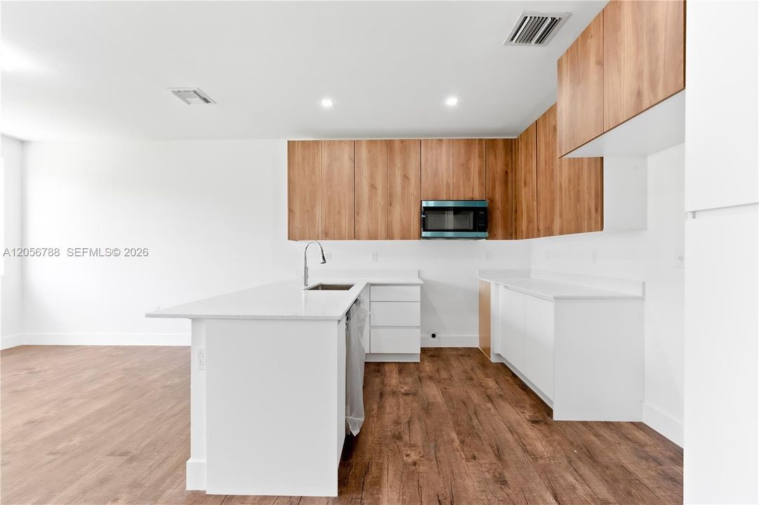 En Renta: $3,250 (3 camas, 3 baños, 1810 Pies cuadrados)