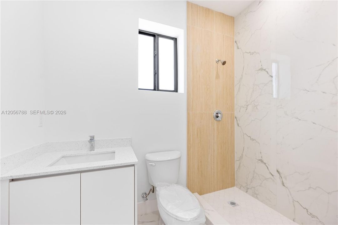 En Renta: $3,250 (3 camas, 3 baños, 1810 Pies cuadrados)