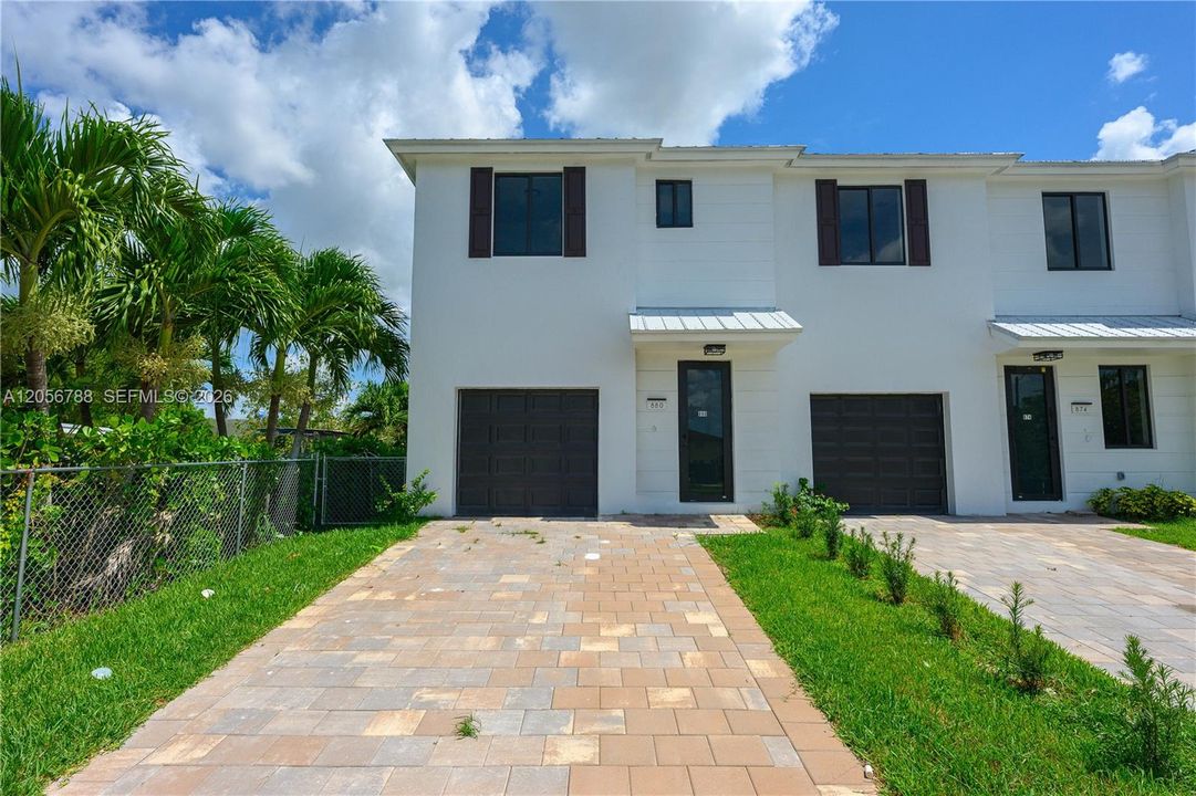 En Renta: $3,250 (3 camas, 3 baños, 1810 Pies cuadrados)