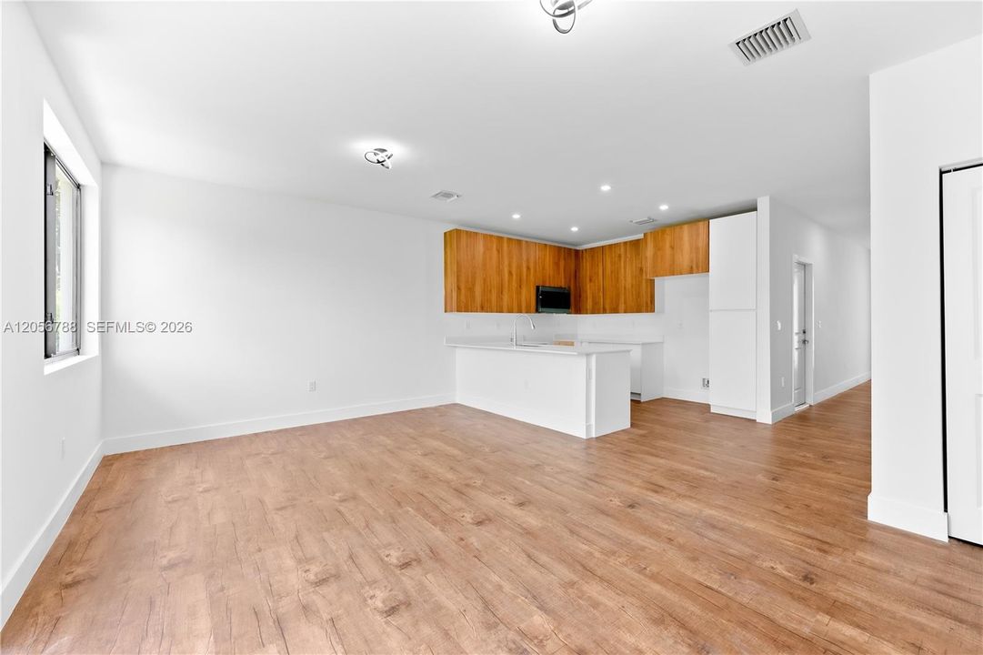 En Renta: $3,250 (3 camas, 3 baños, 1810 Pies cuadrados)