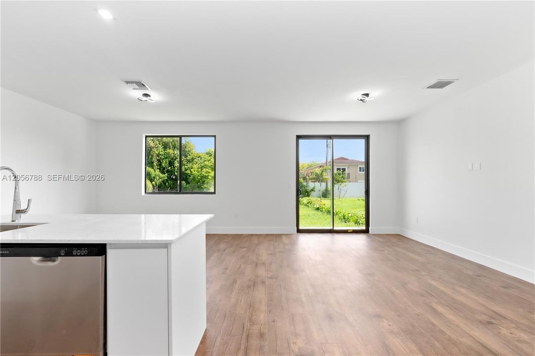 En Renta: $3,250 (3 camas, 3 baños, 1810 Pies cuadrados)