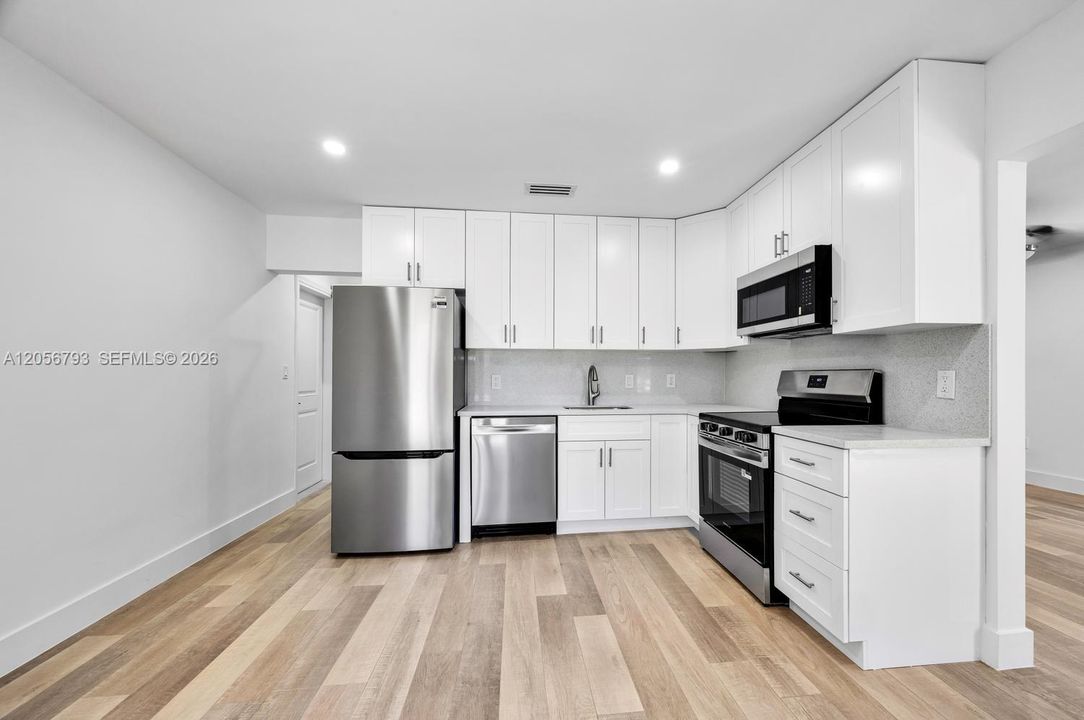 Под контрактом: $2,800 (2 спален, 1 ванн, 950 Квадратных фут)