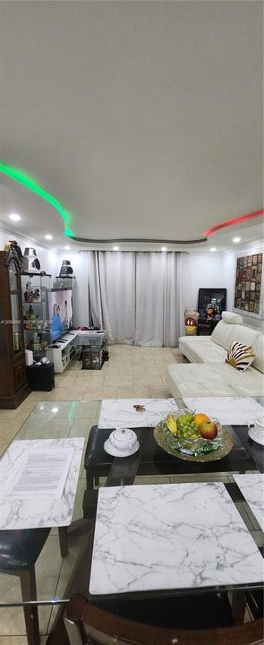 На продажу: $239,900 (1 спален, 1 ванн, 766 Квадратных фут)
