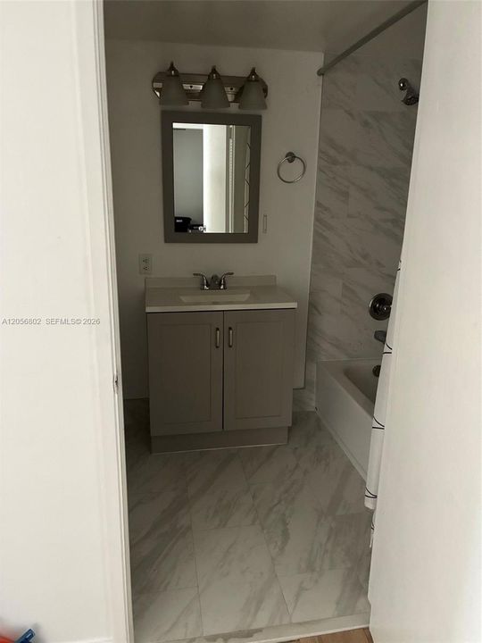 出租: $2,999 (2 贝兹, 2 浴室, 903 平方英尺)