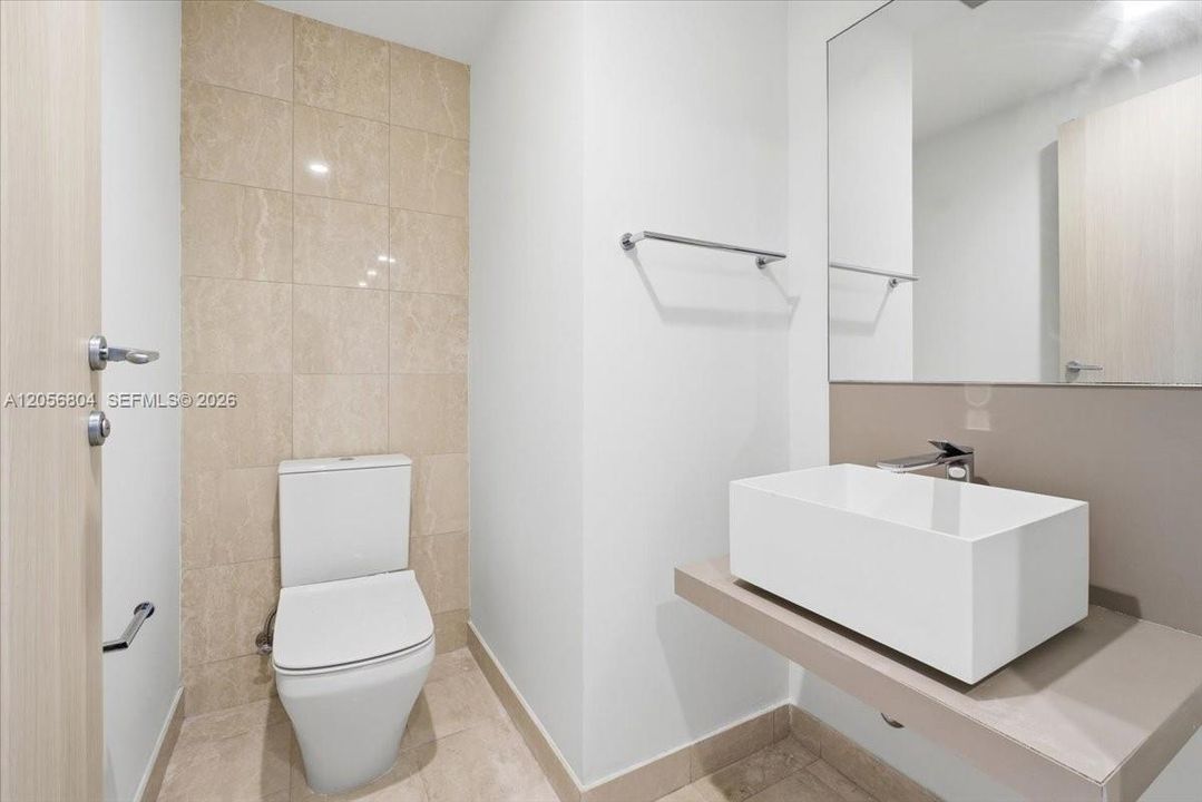 For Rent: $5,500 (1 beds, 1 baths, 826 Square Feet)