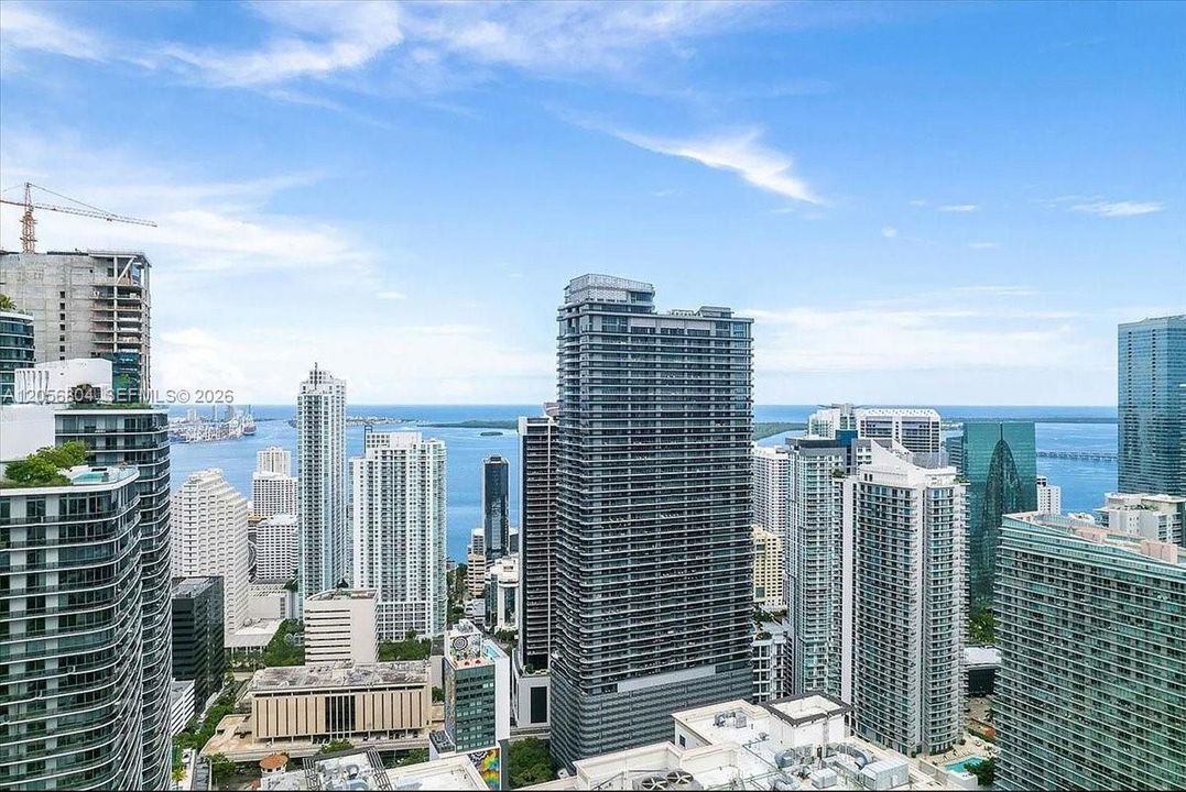 For Rent: $5,500 (1 beds, 1 baths, 826 Square Feet)