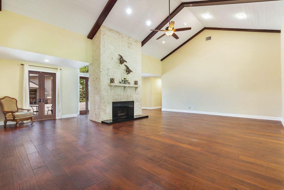 Doublesided Fireplace