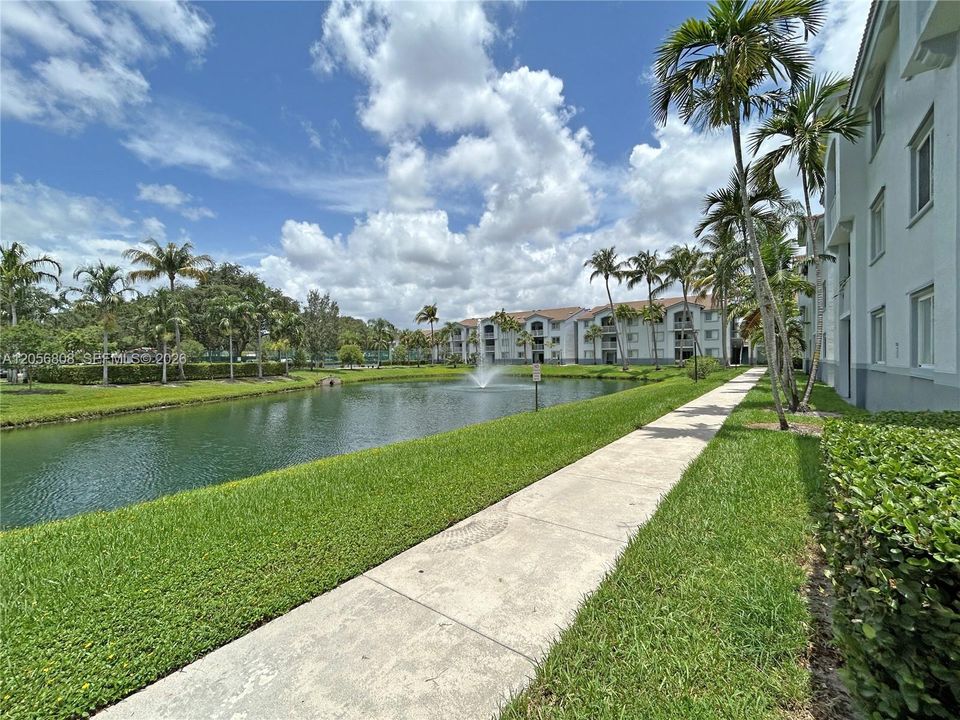 For Sale: $235,000 (1 beds, 1 baths, 823 Square Feet)