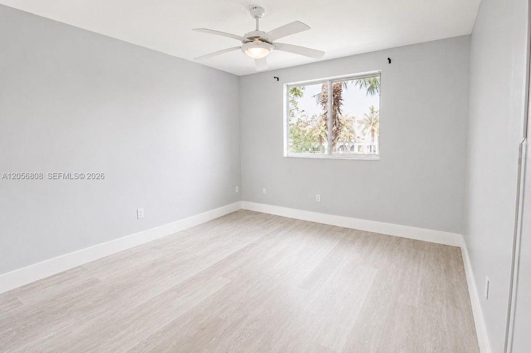 For Sale: $235,000 (1 beds, 1 baths, 823 Square Feet)