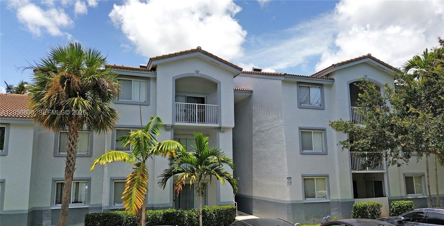 For Sale: $235,000 (1 beds, 1 baths, 823 Square Feet)