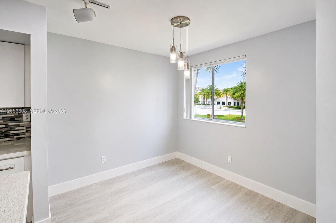 For Sale: $235,000 (1 beds, 1 baths, 823 Square Feet)