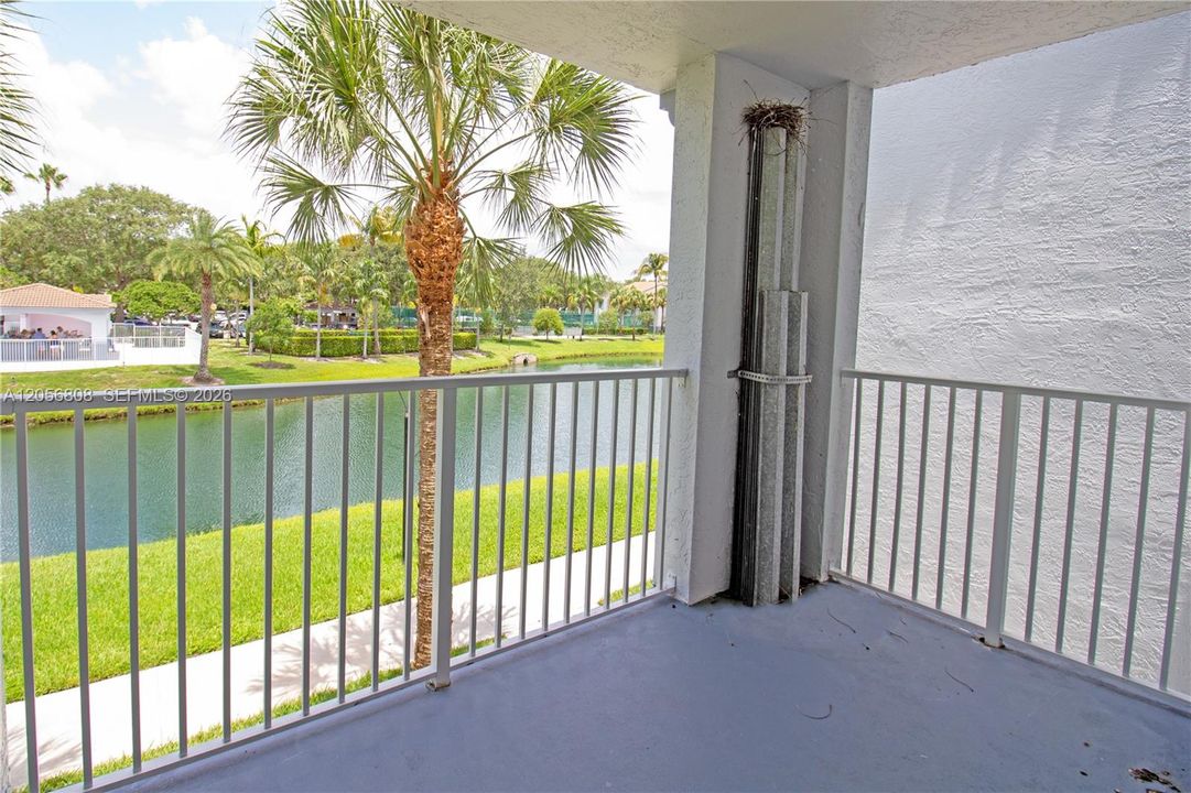For Sale: $235,000 (1 beds, 1 baths, 823 Square Feet)