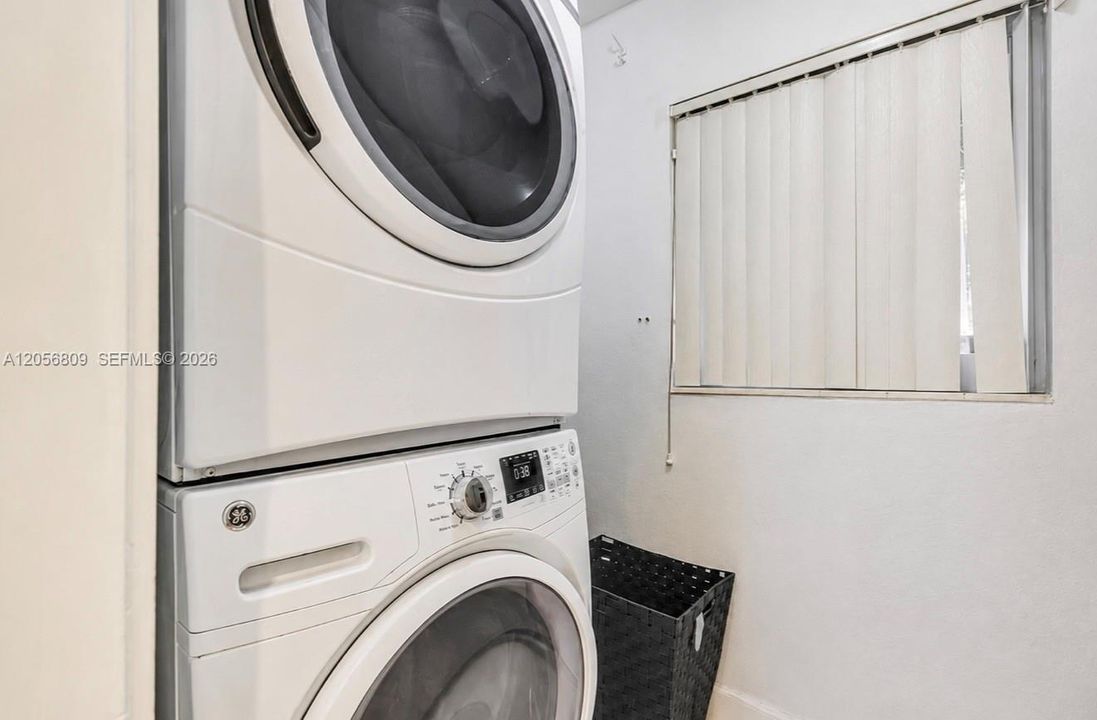 В аренду: $6,000 (3 спален, 2 ванн, 1650 Квадратных фут)
