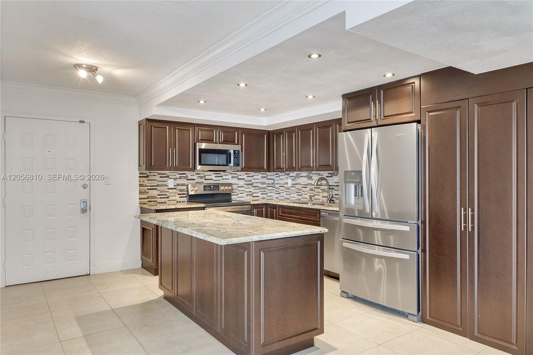 В аренду: $3,800 (2 спален, 2 ванн, 1415 Квадратных фут)