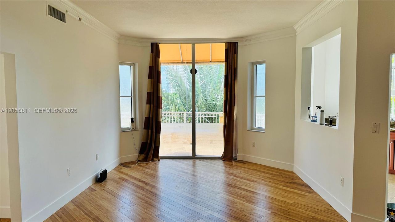 En Venta: $500,000 (2 camas, 2 baños, 1171 Pies cuadrados)