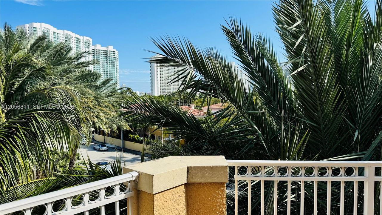 En Venta: $500,000 (2 camas, 2 baños, 1171 Pies cuadrados)