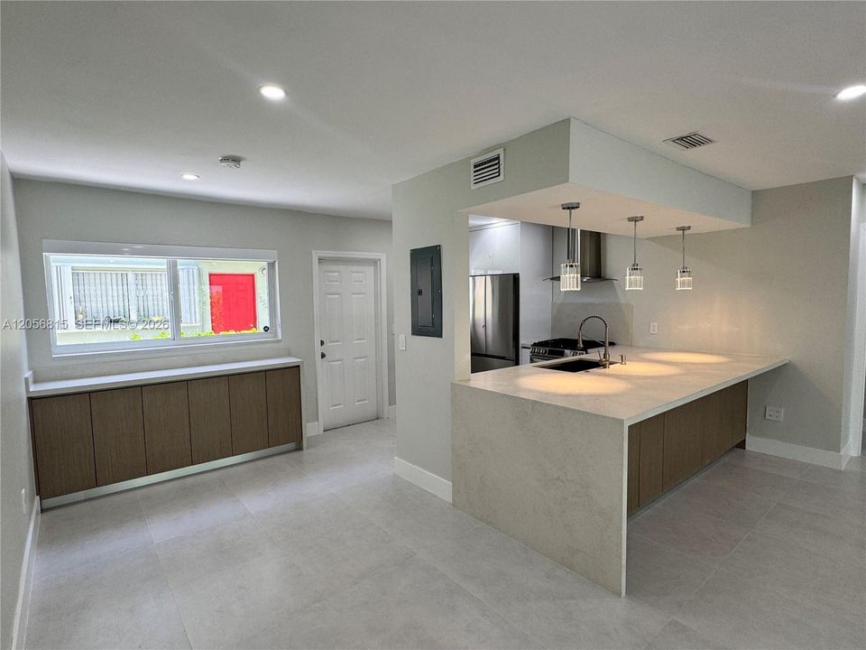 В аренду: $4,900 (3 спален, 2 ванн, 1632 Квадратных фут)