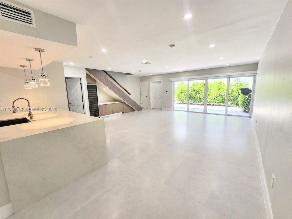В аренду: $4,900 (3 спален, 2 ванн, 1632 Квадратных фут)