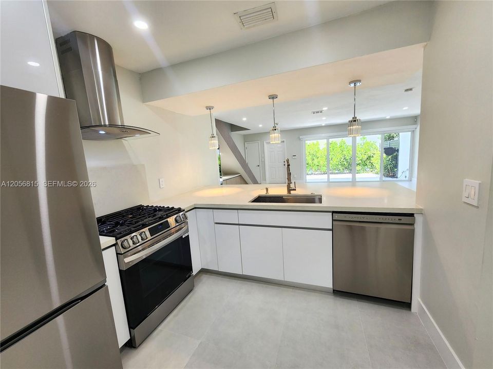 В аренду: $4,900 (3 спален, 2 ванн, 1632 Квадратных фут)