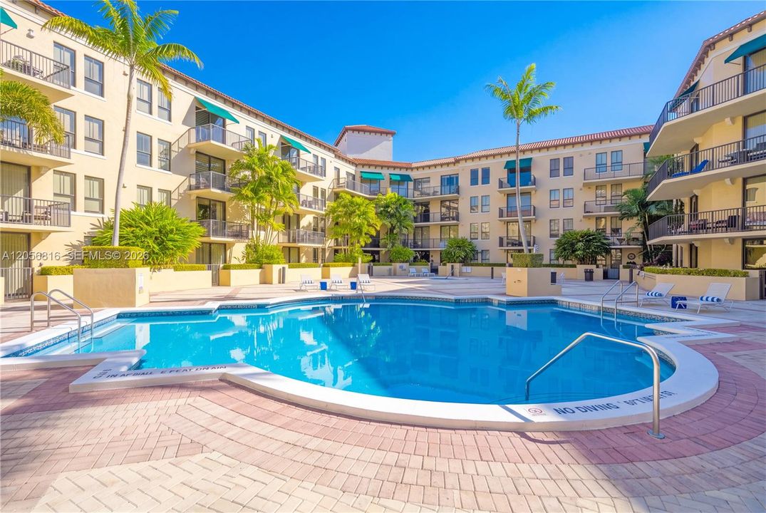 For Rent: $3,300 (1 beds, 1 baths, 781 Square Feet)