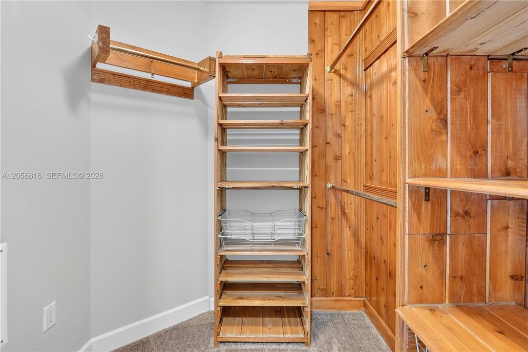For Rent: $3,300 (1 beds, 1 baths, 781 Square Feet)