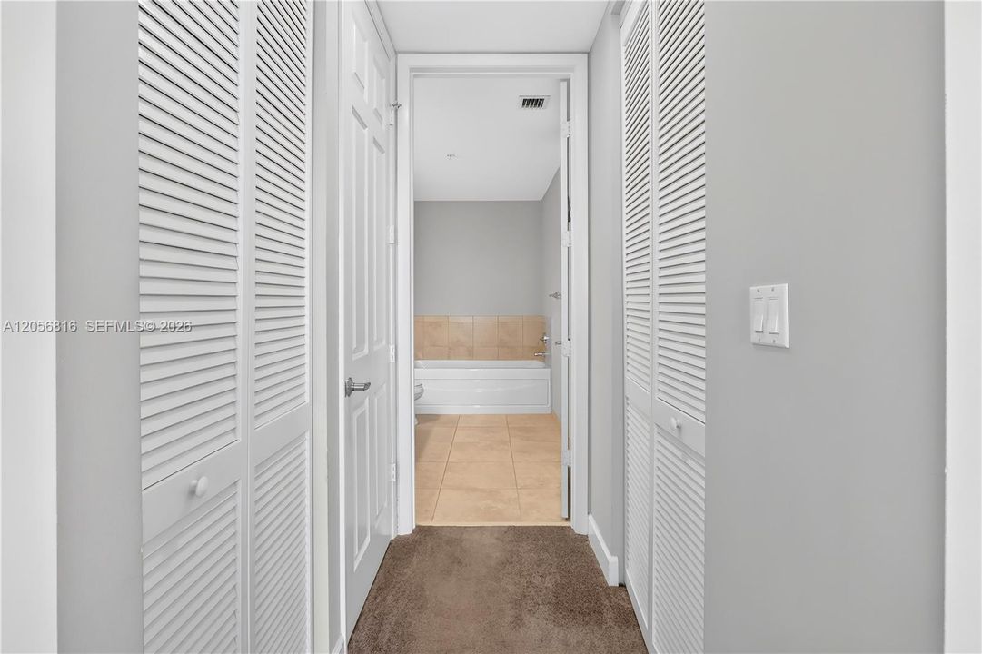 For Rent: $3,300 (1 beds, 1 baths, 781 Square Feet)