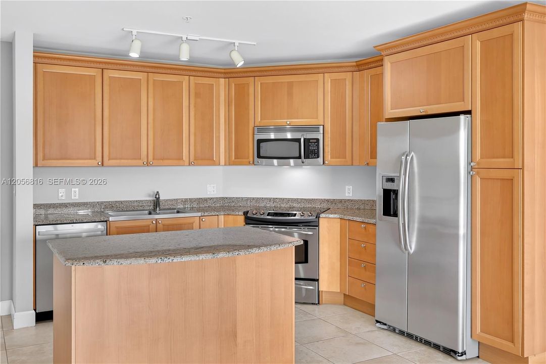 For Rent: $3,300 (1 beds, 1 baths, 781 Square Feet)