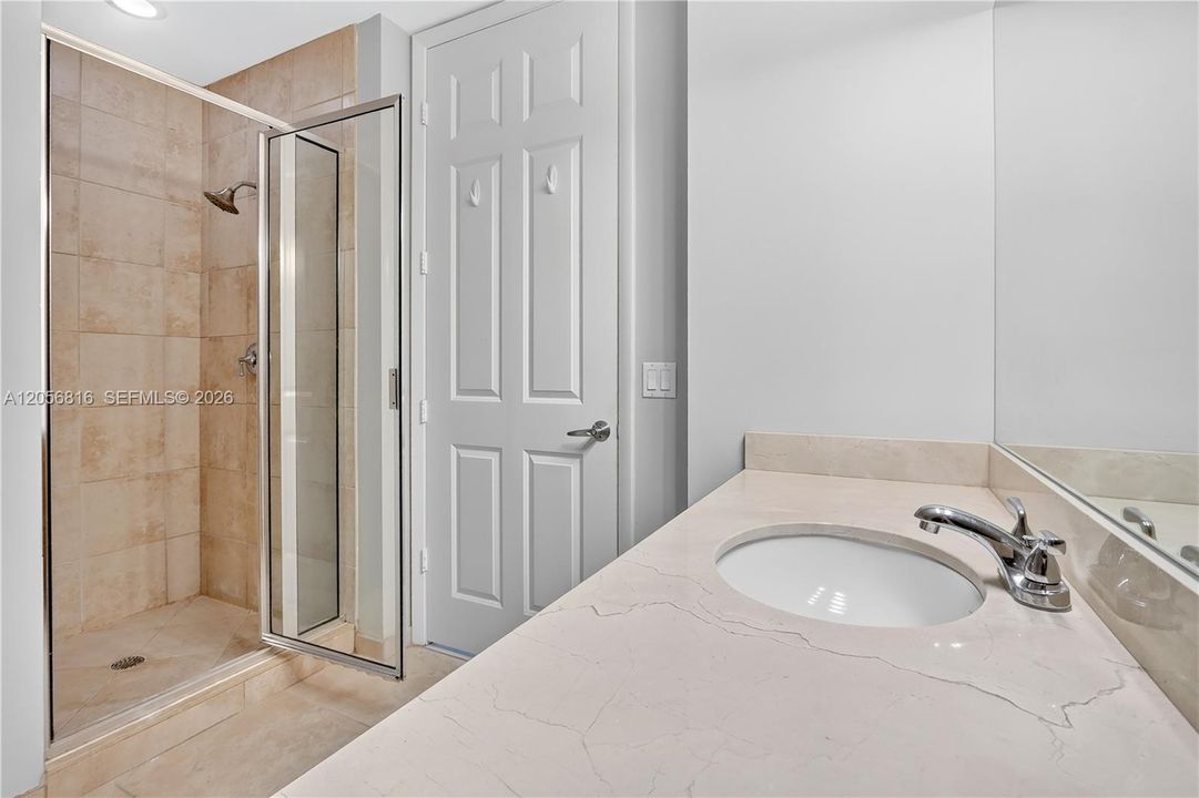 For Rent: $3,300 (1 beds, 1 baths, 781 Square Feet)