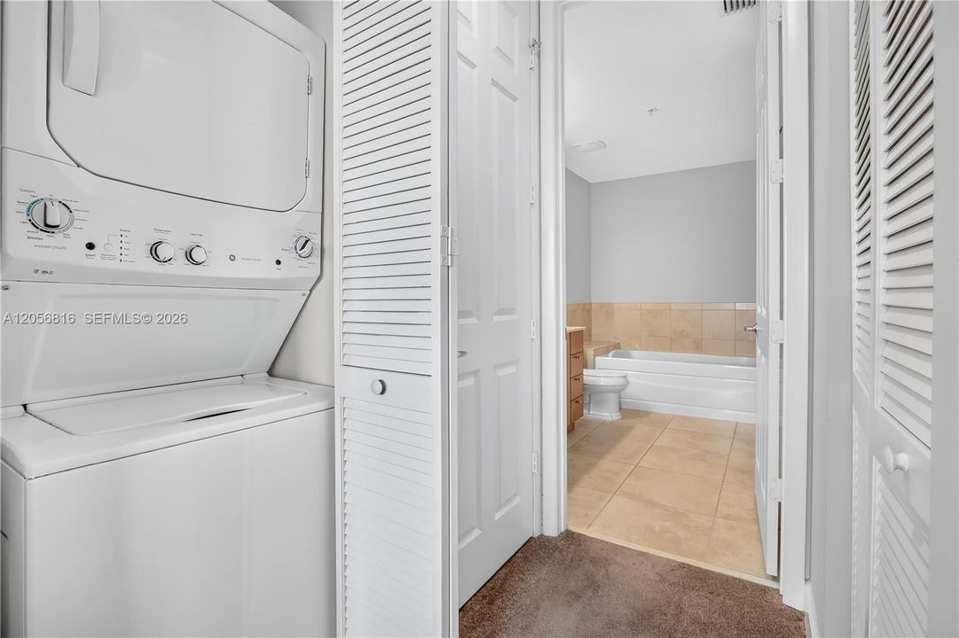 For Rent: $3,300 (1 beds, 1 baths, 781 Square Feet)