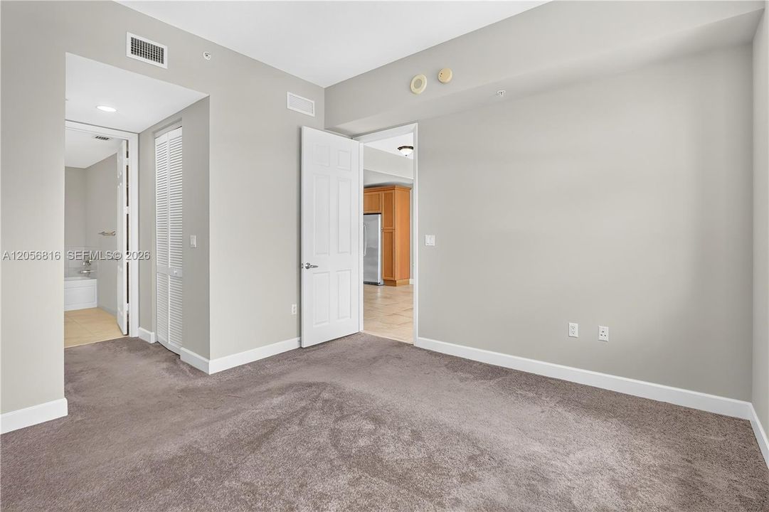 For Rent: $3,300 (1 beds, 1 baths, 781 Square Feet)