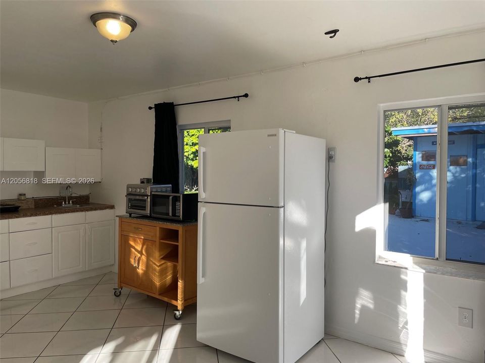For Rent: $1,300 (0 beds, 1 baths, 300 Square Feet)